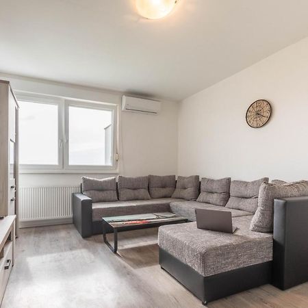 Cosy Apartment Hugo Osijek Bagian luar foto