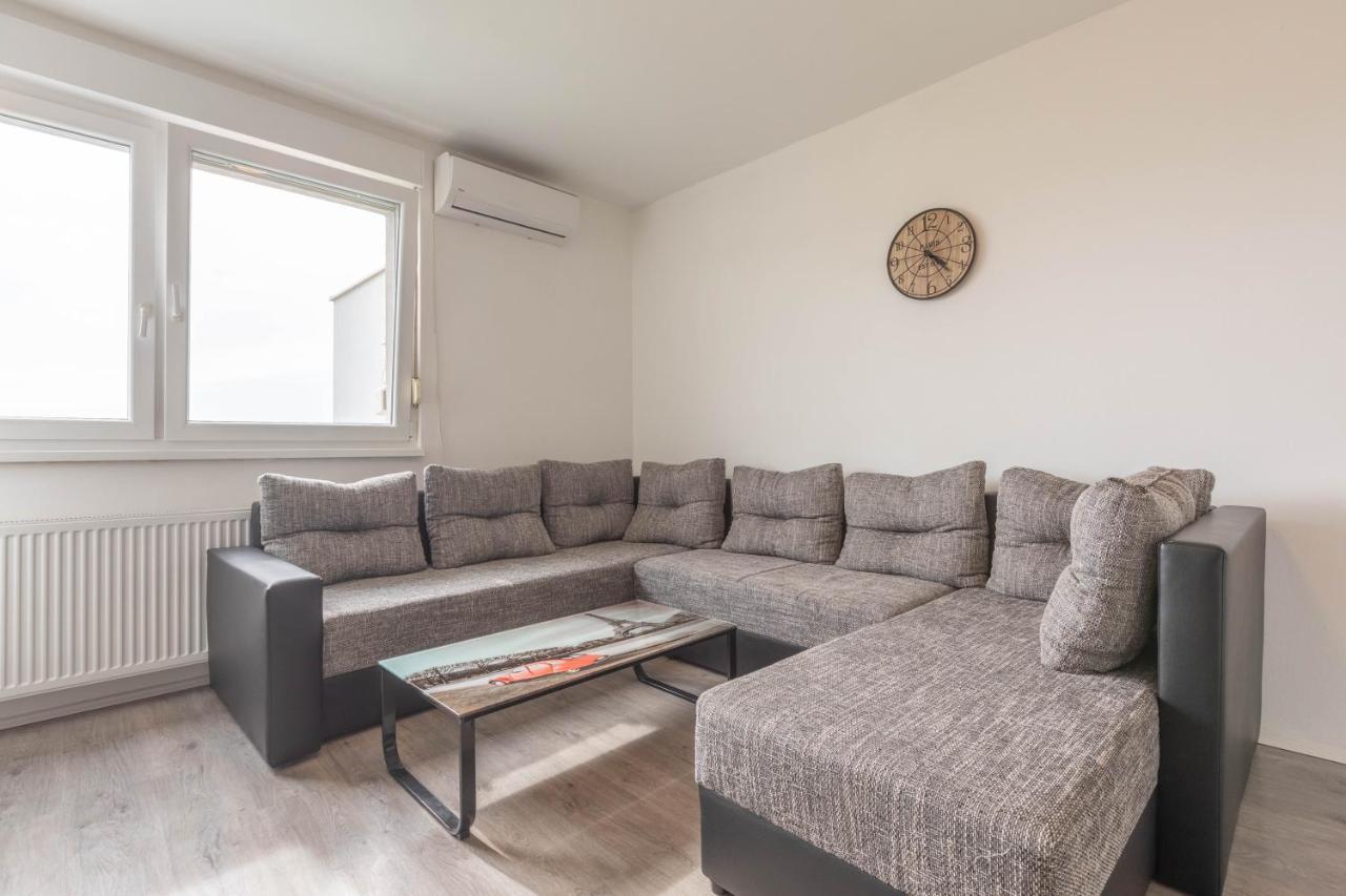 Cosy Apartment Hugo Osijek Bagian luar foto