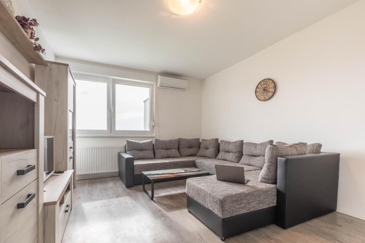 Cosy Apartment Hugo Osijek Bagian luar foto